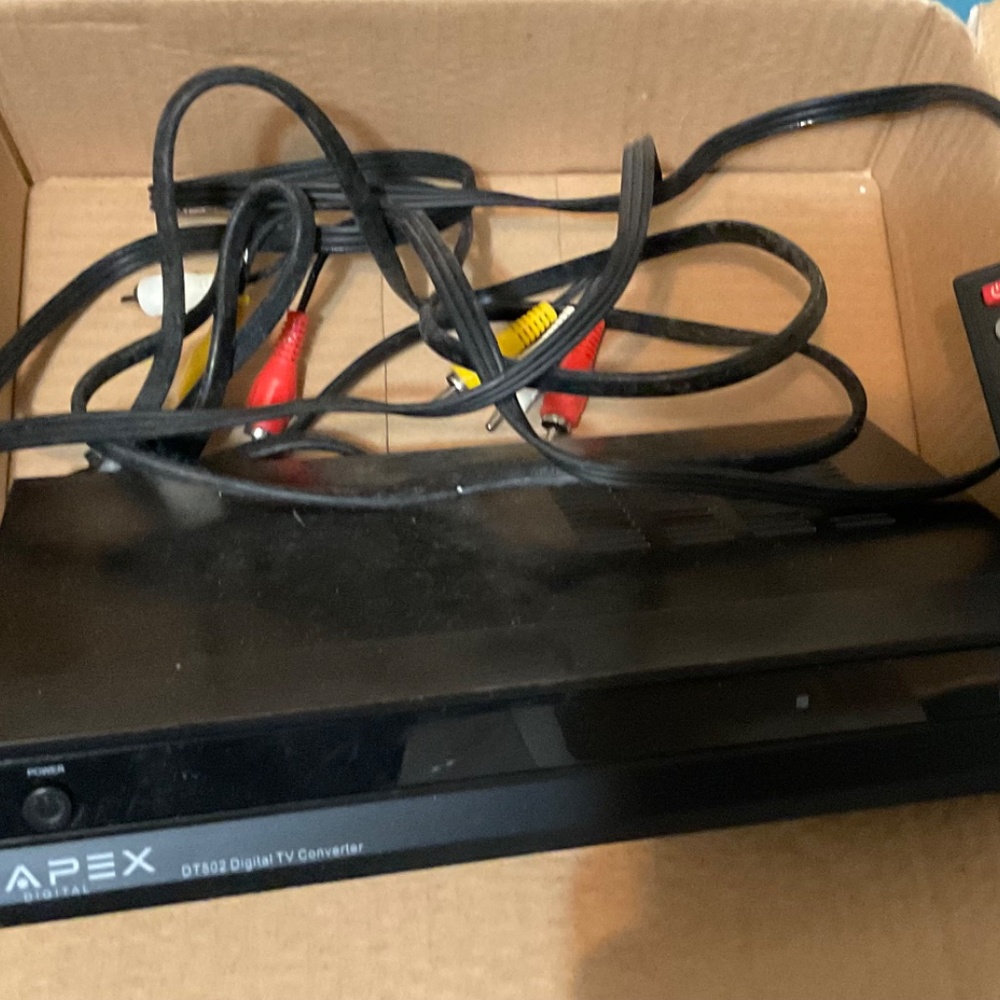 APEX DIGITAL CONVERTER BOX - Picture 4 of 5